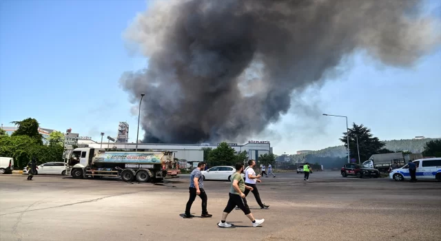 GÜNCELLEME 2 Tuzla’da fabrikada çıkan yangına itfaiye müdahale ediyor