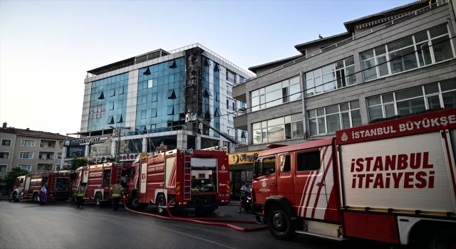 Ataşehir’de iş merkezinde çıkan yangın söndürüldü