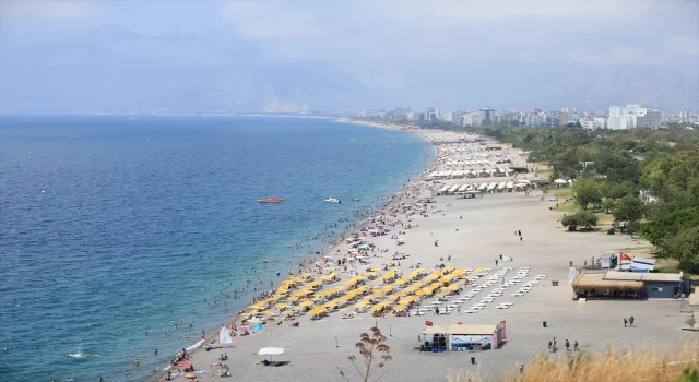 Antalya’da sıcak hava ve nem etkili oluyor