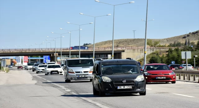 ”Kilit kavşak” Kırıkkale’de bayram tatilinden dönüş yoğunluğu sürüyor