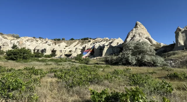 Kapadokya’da ters rüzgarla karşılaşan balon kayalıklara iniş yaptı