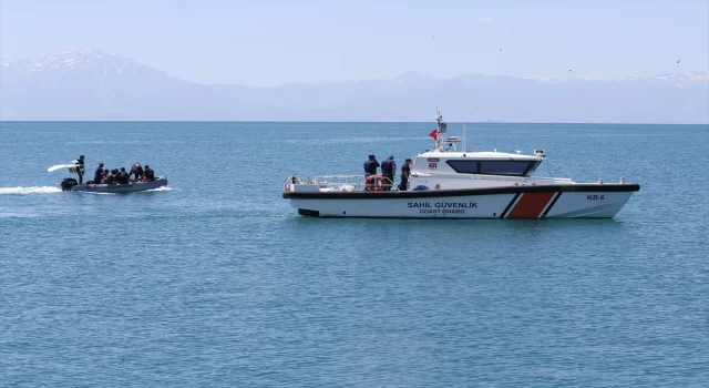 Van Gölü’nde kaybolan genci arama çalışmaları üçüncü gününde sürüyor