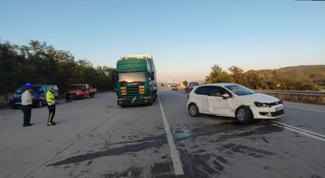 Sinop’ta tırla çarpışan otomobildeki 4 kişi yaralandı