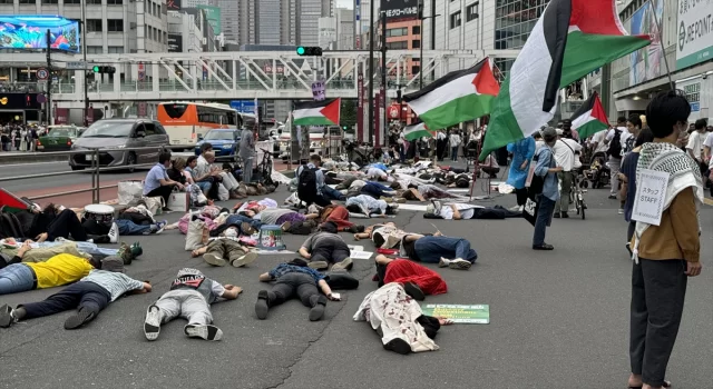 Tokyo’da Gazze’deki hastanelerde ölenleri temsilen gösteri düzenlendi