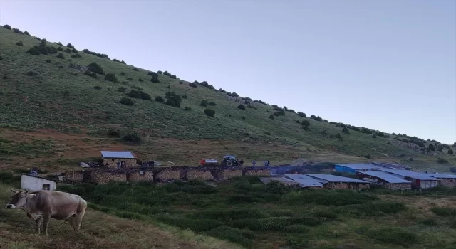 Sivas’ta çıkan yangında 5 yayla evi kullanılamaz hale geldi