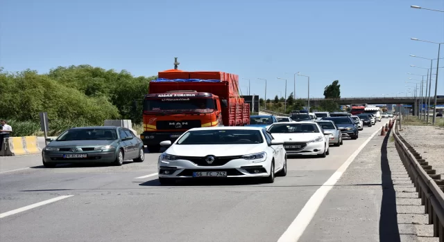 ”Kilit kavşak” Kırıkkale’de bayram tatili dönüşü hareketliliği devam ediyor