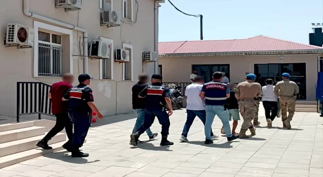 Mersin’de kadınları fuhşa zorladıkları iddiasıyla 8 sanık tutuklandı