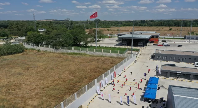 TürkiyeYunanistan sınırında voleybol dostluk maçı oynandı