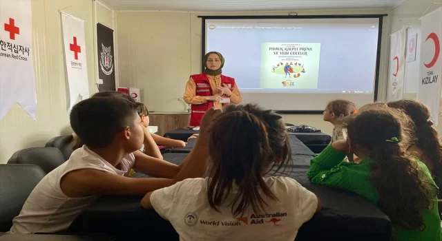 Türk Kızılay, Yetim Destek Programı’yla deprem bölgesindeki 532 çocuğa destek sağlıyor