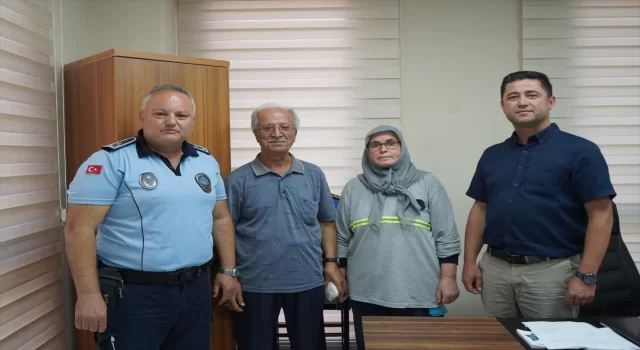 Balıkesir’de temizlik görevlisinin parkta bulduğu para sahibine ulaştırıldı