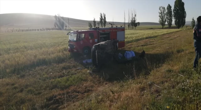 Bayburt’ta otomobilin tarlaya devrildiği kazada 5 kişi yaralandı