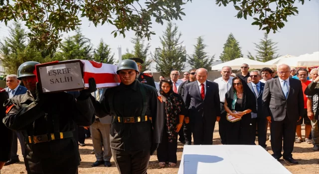 Kayıp şehit Eşref Salih’in kemik kalıntıları 60 yıl sonra bulunarak KKTC’de toprağa verildi