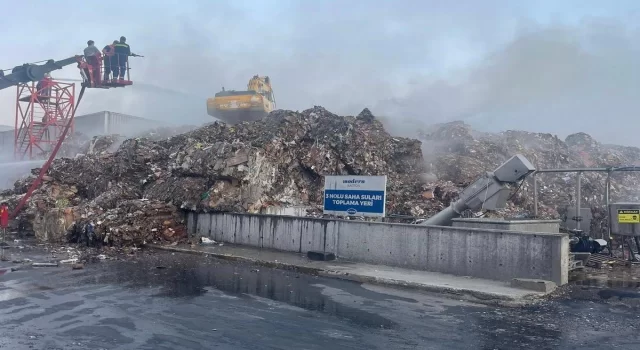 Tekirdağ’da kağıt fabrikasında çıkan yangın söndürüldü