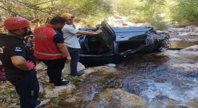 Siirt’te dere yatağına devrilen otomobilin sürücüsü öldü