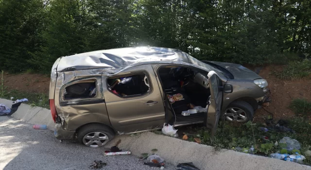 Kastamonu’da devrilen hafif ticari araçtaki 3’ü çocuk 5 kişi yaralandı