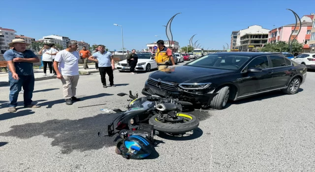 Tekirdağ’da araba ile motosikletin çarpıştığı kaza anı güvenlik kamerasında