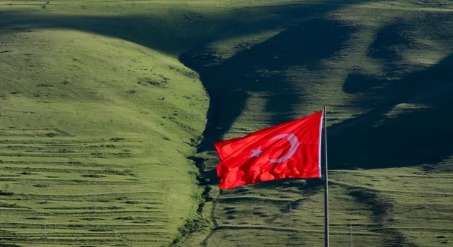 Ardahan’da ”Atatürk silüeti”nin oluşumu görüntülendi