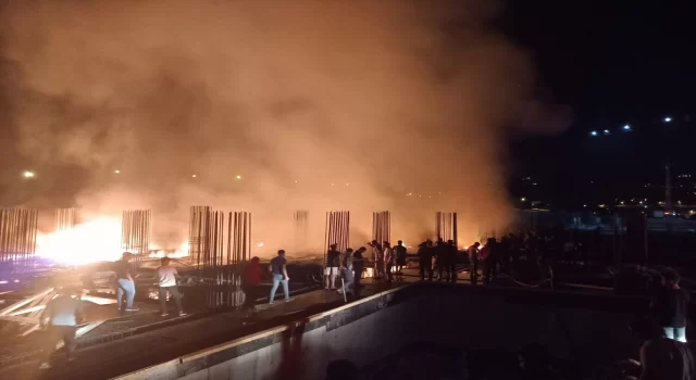 Şırnak’ta hastane inşaatının depo kısmında çıkan yangın söndürüldü