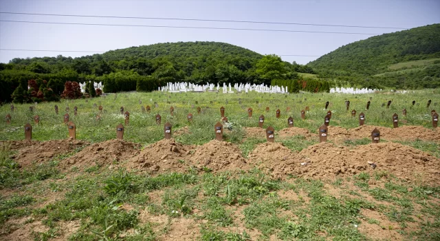 Bosna Savaşı’nın ”isimsiz” kurbanları Visoko’daki mezarlığa defnediliyor
