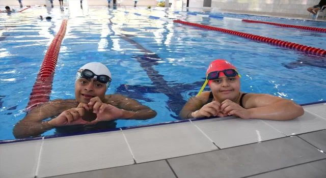 Türkiye şampiyonu down sendromlu yüzücüler milli forma için kulaç atıyor 