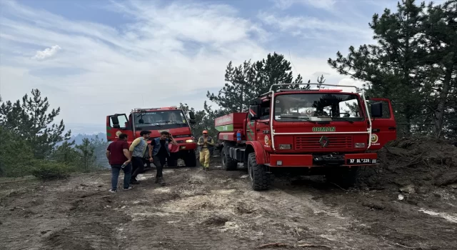 Kastamonu’da yıldırım isabet etmesi sonucu çıkan orman yangını kontrol altına alındı