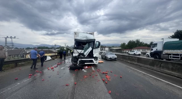 Sakarya’da zincirleme trafik kazasında 3 kişi yaralandı