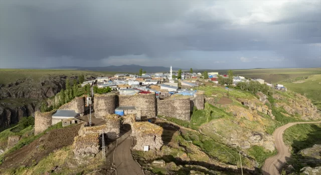 Kars’taki ”kale köy” yıllardır Tunçkaya köyü sakinlerini ağırlıyor