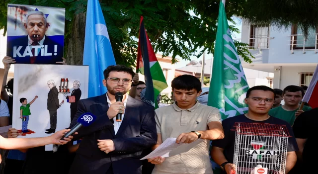 ”OpenRafah” üyelerinden, Tacikistan’ın İstanbul Başkonsolosluğu önünde protesto