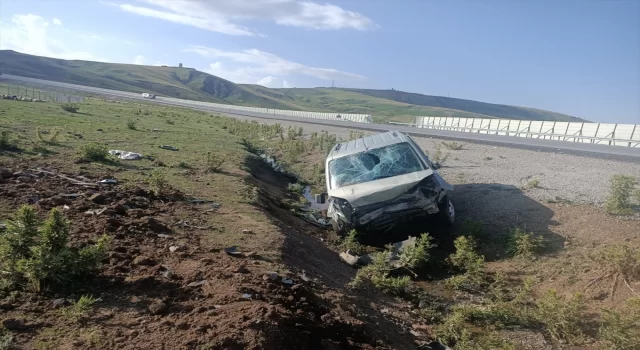 Ağrı’da devrilen hafif ticari araçtaki 7 kişi yaralandı