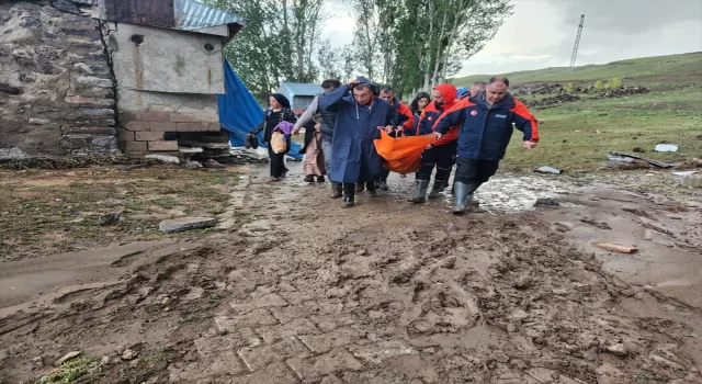 Erzurum’da tarım arazileri ve evlerin zarar gördüğü selde 4 kişi yaralandı