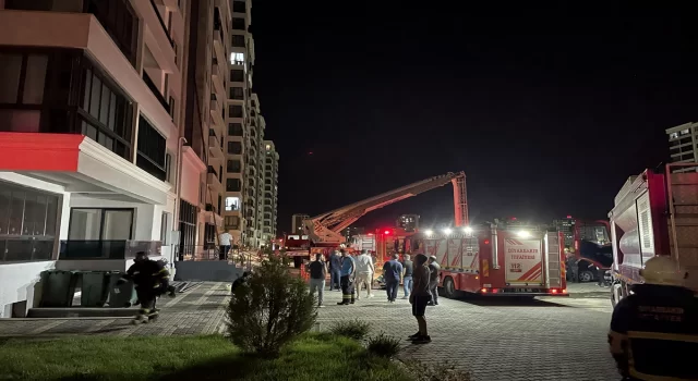 Diyarbakır’da bir binada çıkan yangında 4 kişi dumandan etkilendi