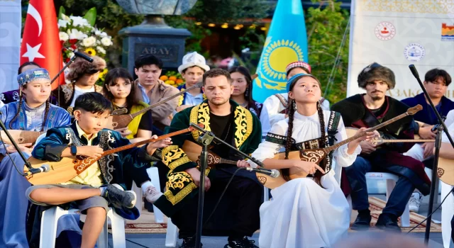 İstanbul’da Kazakistan’ın ”Ulusal Dombra Günü” kutlandı