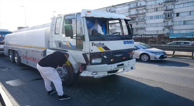 Küçükçekmece’de 4 aracın karıştığı zincirleme kazada 13 kişi yaralandı