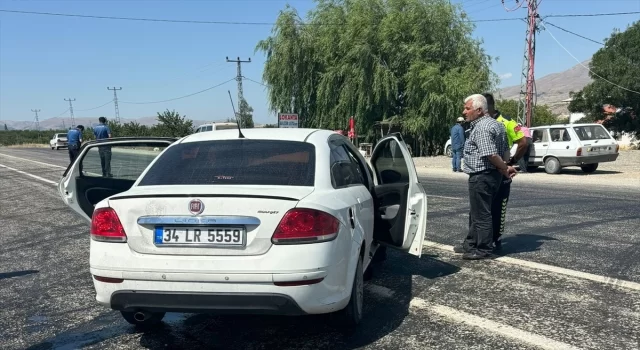 Malatya’da hafif ticari araç ile otomobilin çarpıştığı kazada 6 kişi yaralandı