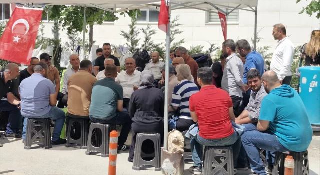 Van’da işten çıkarılan belediye çalışanlarının eylemi sürüyor 