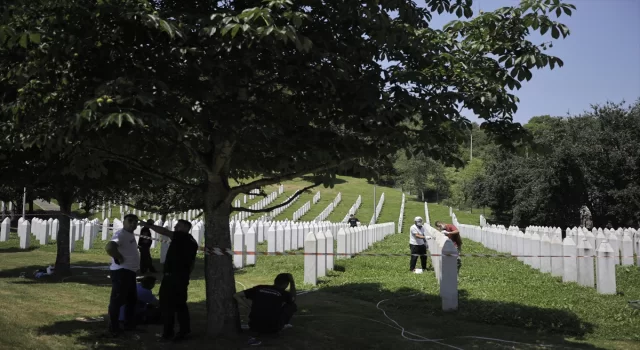 Srebrenitsa’da toprağa verilecek 14 soykırım kurbanı için mezar yerleri kazıldı