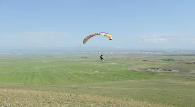 Kars’ın yamaç paraşütü pilotları şehre yeni bir soluk getiriyor