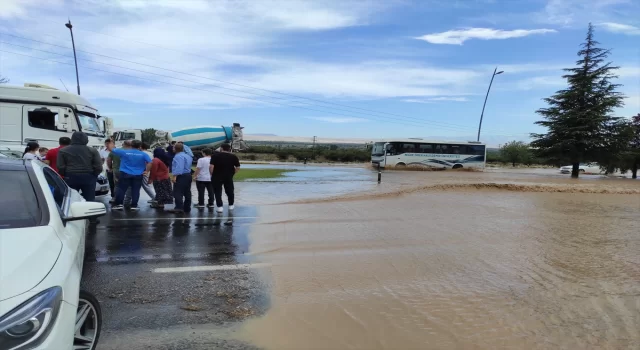 Niğde’de sağanak hayatı olumsuz etkiledi