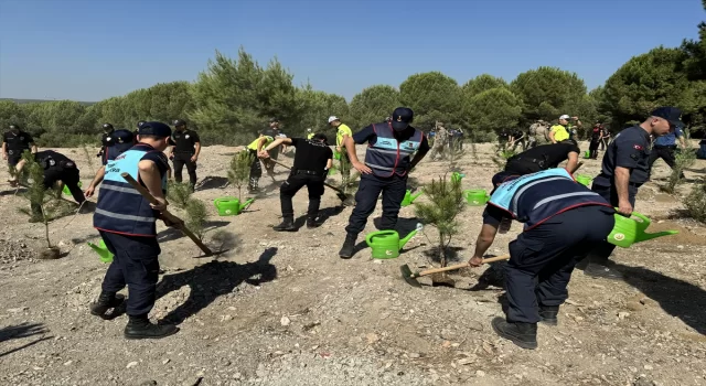 İzmir’de 15 Temmuz şehitleri için hatıra ormanı oluşturuldu