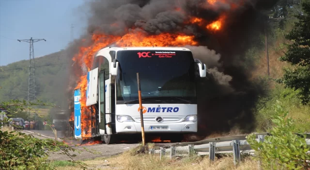 Kastamonu’da seyir halindeki yolcu otobüsü yangın sonucu kullanılamaz hale geldi