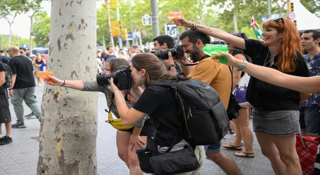 Barselona Belediyesi, turistlere su tabancasıyla su sıkılması eylemini kınadı