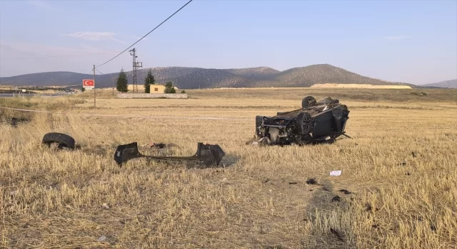 Afyonkarahisar’da şarampole devrilen otomobildeki 1 kişi öldü, 1 kişi yaralandı