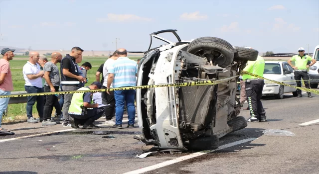 Niğde’de devrilen otomobildeki 2 kişi öldü, 2 kişi yaralandı