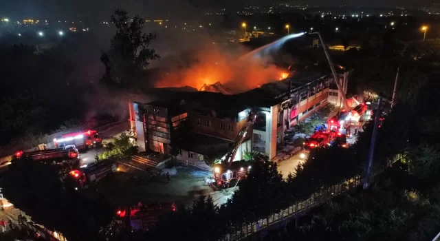 Sakarya’da fabrikada çıkan yangın kontrol altına alındı