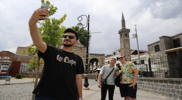 Yurtlar ücretsiz olunca gençler sıcak havaya rağmen Diyarbakır’ı tercih etti