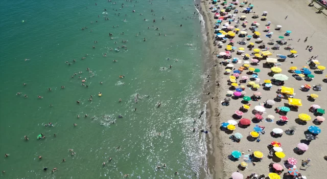 Tekirdağ’da sıcaktan bunalanlar sahillerde vakit geçiriyor