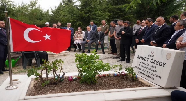 Bakan Uraloğlu, 15 Temmuz şehidi Ahmet Özsoy için düzenlenen anma törenine katıldı: