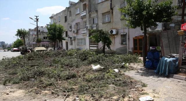 Adana’daki fırtınanın etkisi güvenlik kamerasınca görüntülendi 