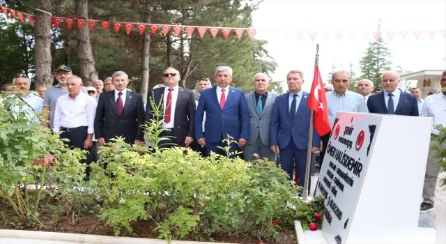 Emekli astsubaylardan şehit Ömer Halisdemir’in mezarına ziyaret