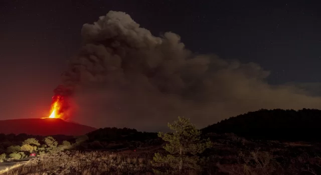 İtalya’daki Etna Yanardağı’nda volkanik hareketlilik sürüyor